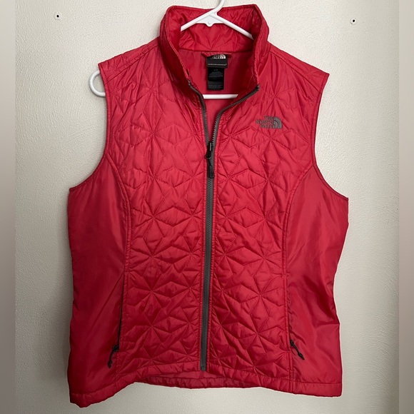 The North Face Jackets & Blazers - THE NORTH FACE Classic Quilted Embroidered Logo Thermal Vest Pink Women's Sz L